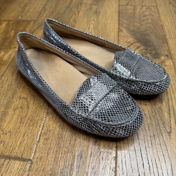 Vionic Larrun Driving Loafer Shoes Women's 9 Silver Leather Snakeskin Embossed - Picture 3 of 6